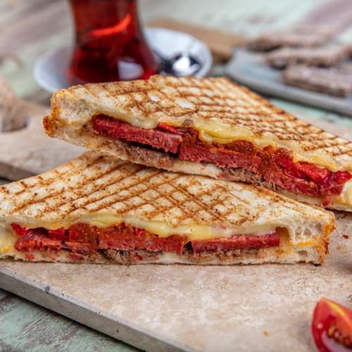 Sucuklu Tost